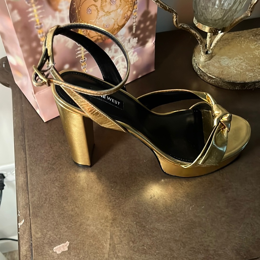 Nine West platform heel shoe.